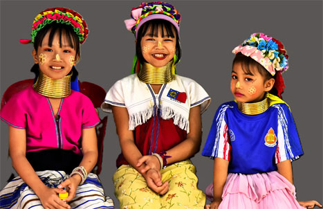 FEMMES GIRAFES KAREN-PADONG